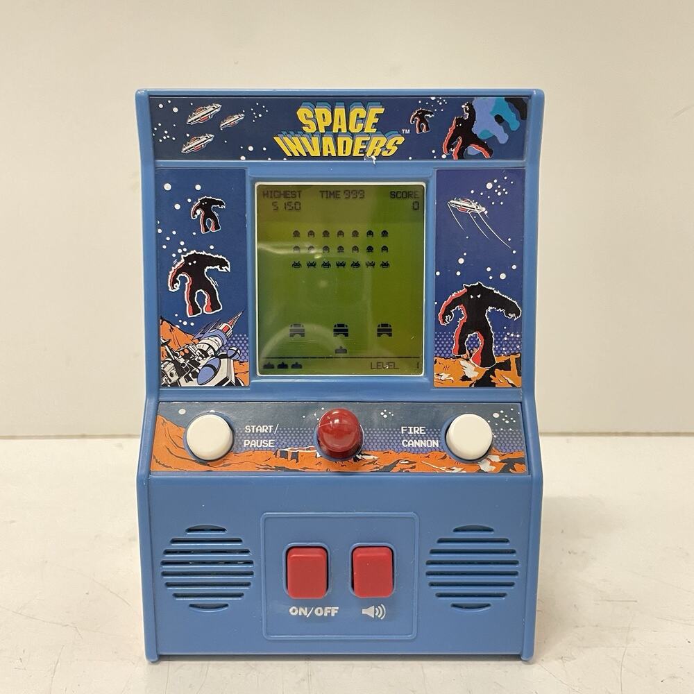 2016 Taito SPACE INVADERS Handheld Mini Arcade Game Item # 09527 Tested WORKS